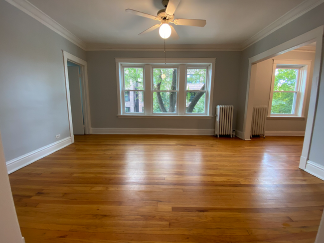 Building Photo - 3953 N Hoyne Ave Rental
