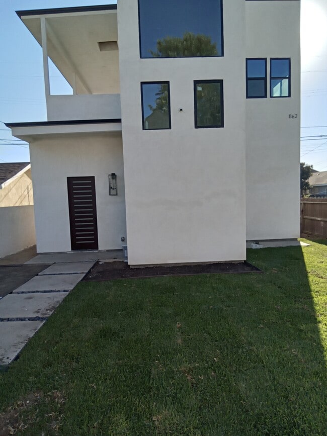 Photo - 1164 E Adams Blvd