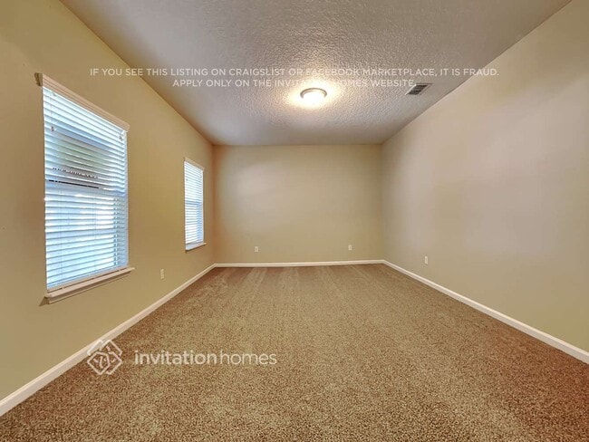 Photo - 517 Southwood Way