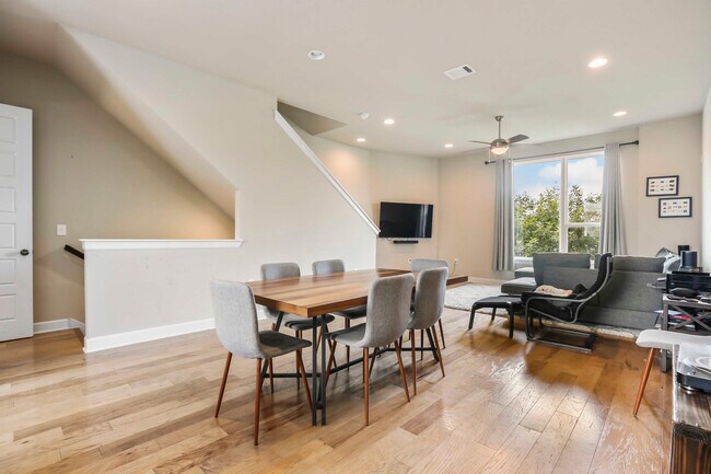 Photo - 1416 Waterloo Shore Ln
