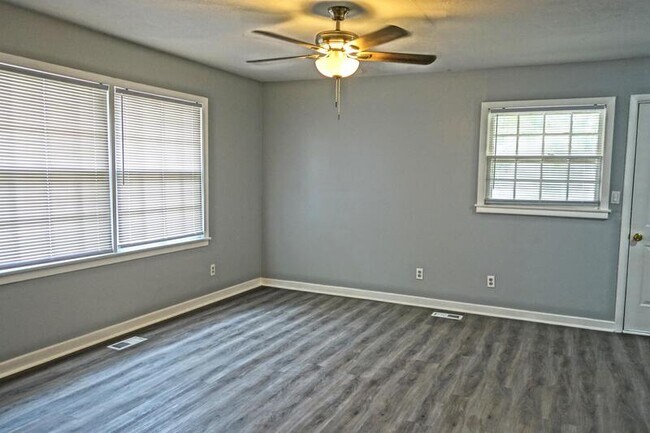 Photo - 3202 Berkley St SW