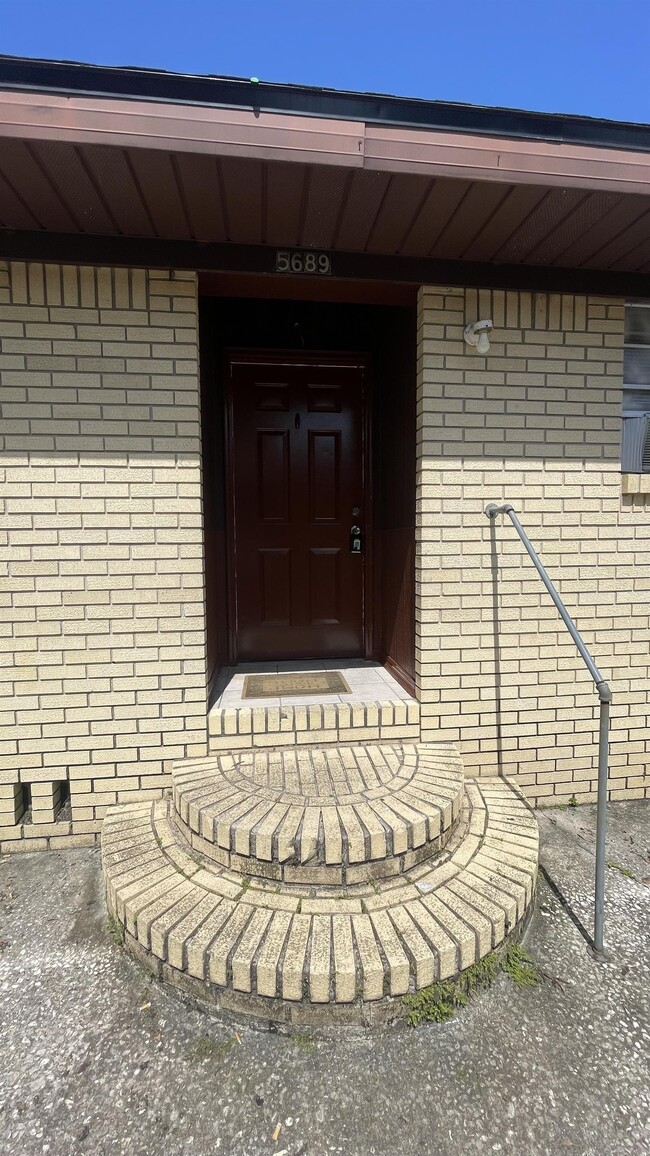 5689 Atlee Ave