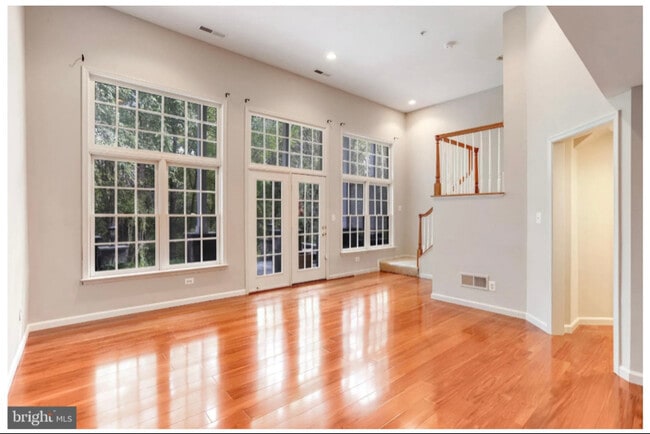 Photo - 213 Oak Knoll Terrace