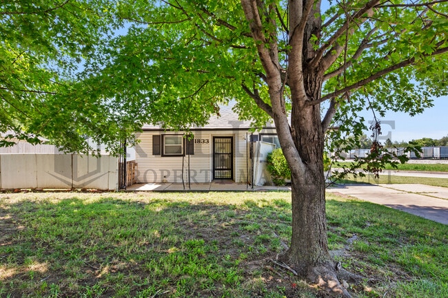 Photo - 1833 S St Clair St