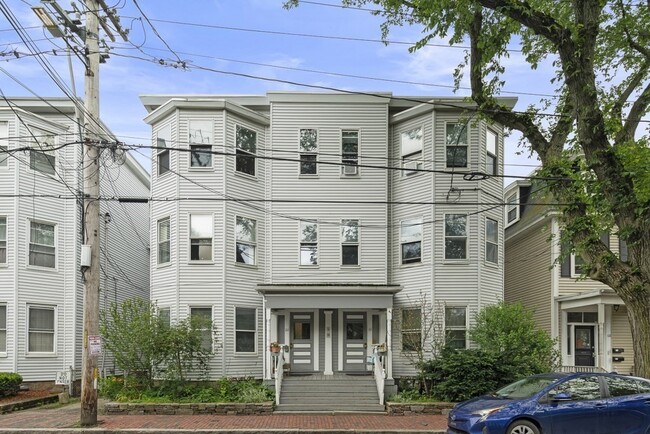 Building Photo - 64 Pleasant St Unit 1 Rental