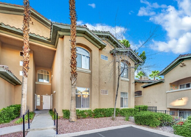 Photo - Experience Las Vegas in style and comfort with this beautiful first-floor 3-bedroom condo Unidad #103 BLDG 32