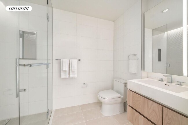 Photo - 555 W 43rd St