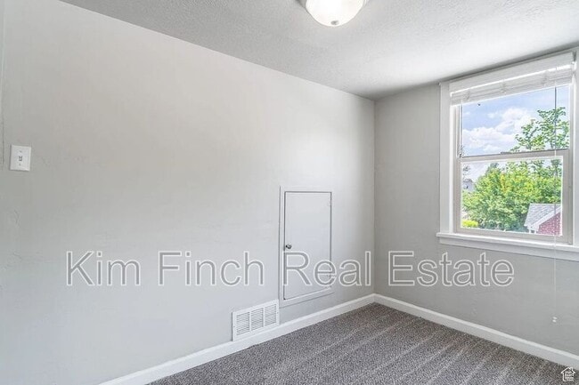 Photo - 289 E 4800 S