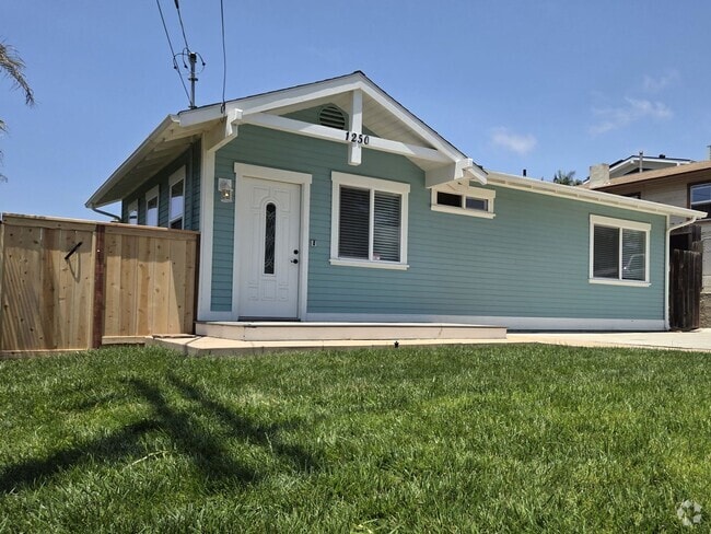 Building Photo - Adorable Beach-Close 2 Bedroom Bungalow in... Rental