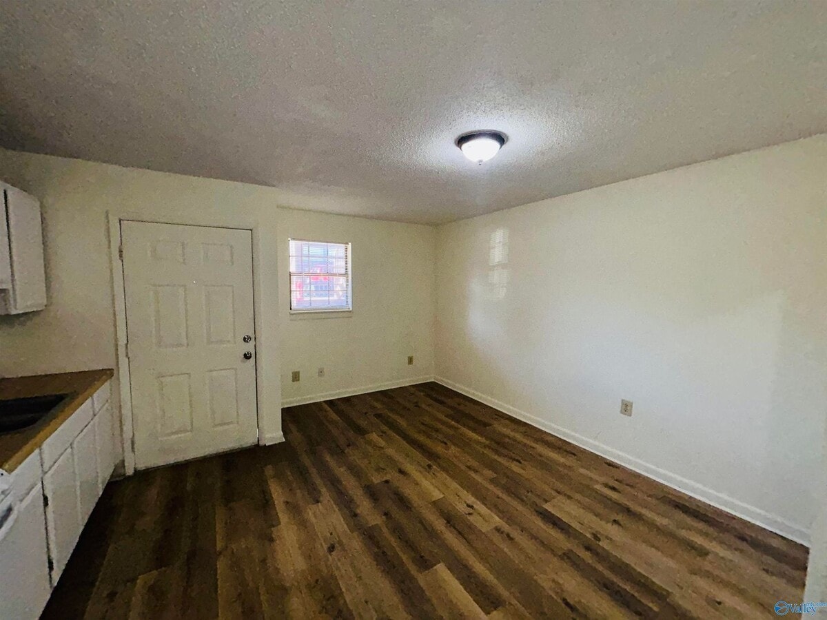 Photo - Adorable 1 Bedroom 1 Bathroom Apartment Unidad 2