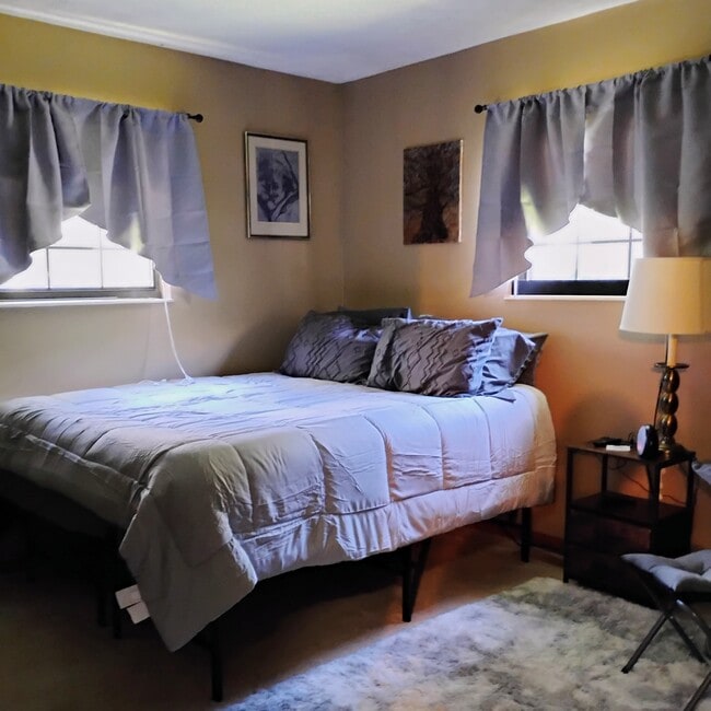 Building Photo - 116 Hidden Valley Dr