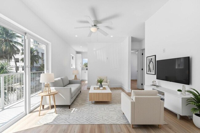 Building Photo - 300 NW 7th Ave Unit 1