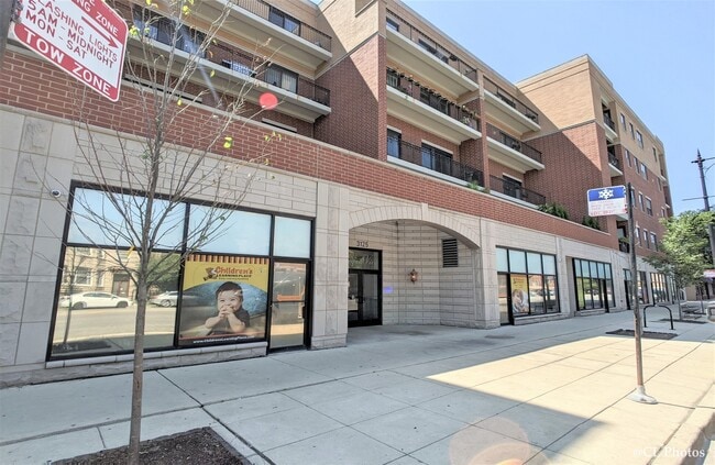 Building Photo - 3125 W Fullerton Ave Unit 307 Rental