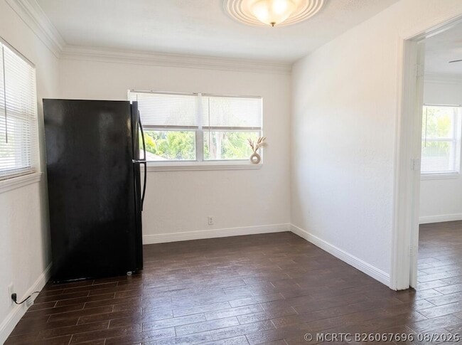 Photo - 825 Truman St Unit 4