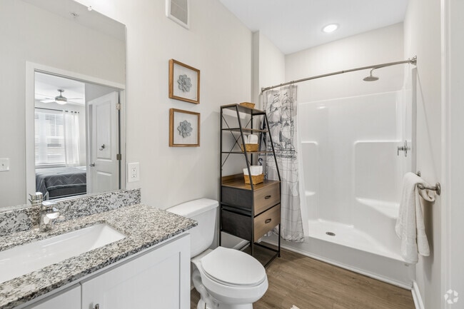 Clipper - 2BR, 2BA - 1,040SF - Primary Bathroom