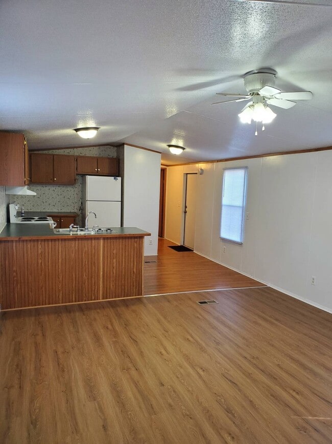 Photo - 188 Dixon Rd