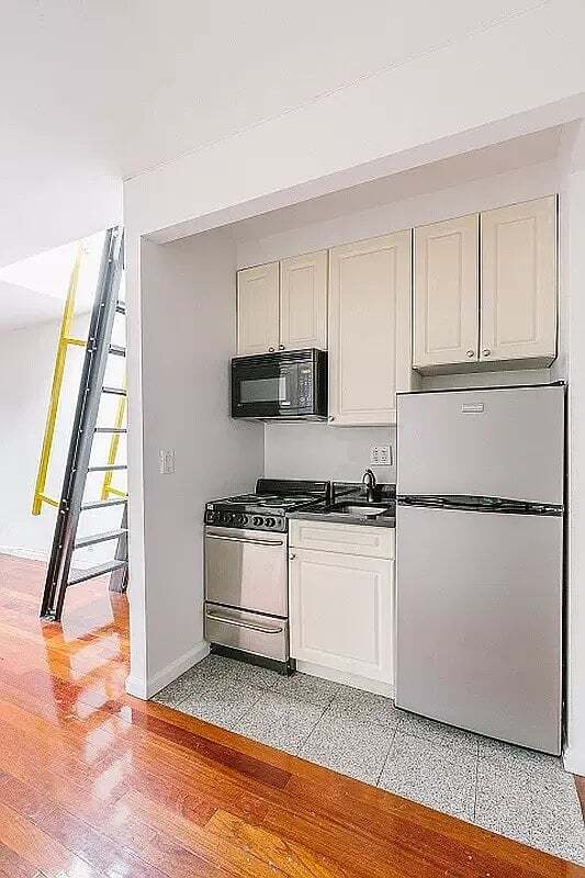 Photo - 235 E 14th St Unit D4