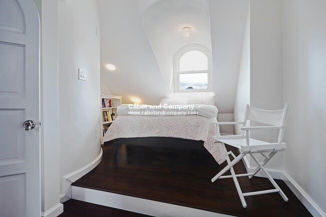 Photo - 124 Beacon St Unit PHF