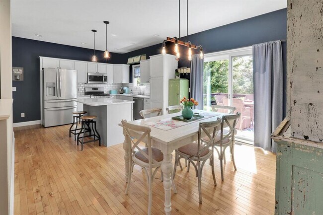 Photo - Spacious 5-Bedroom Retreat for Rent – Privacy, Comfort, and Scenic Views!