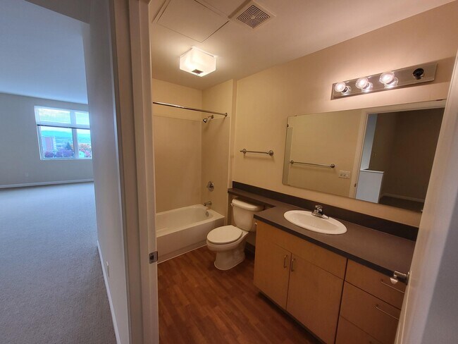 Photo - Peninsula Apartments