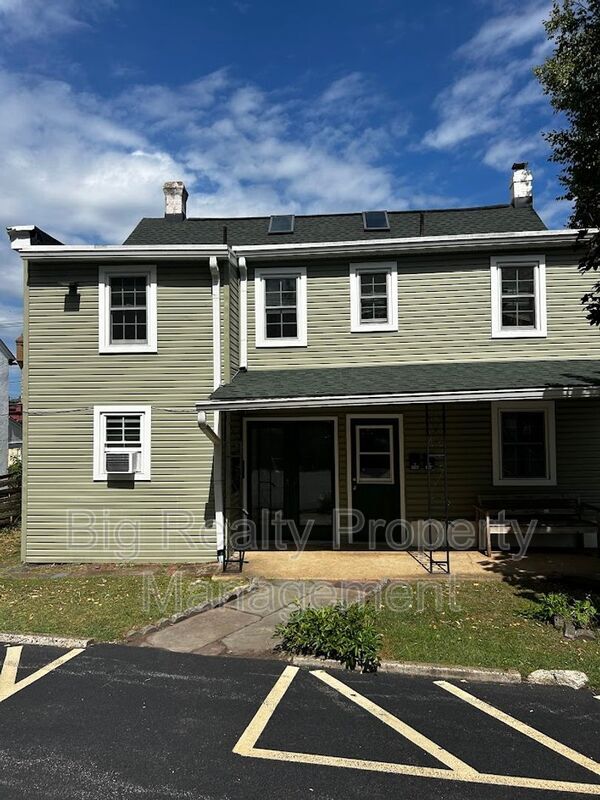 Building Photo - 106-B S Main St Rental
