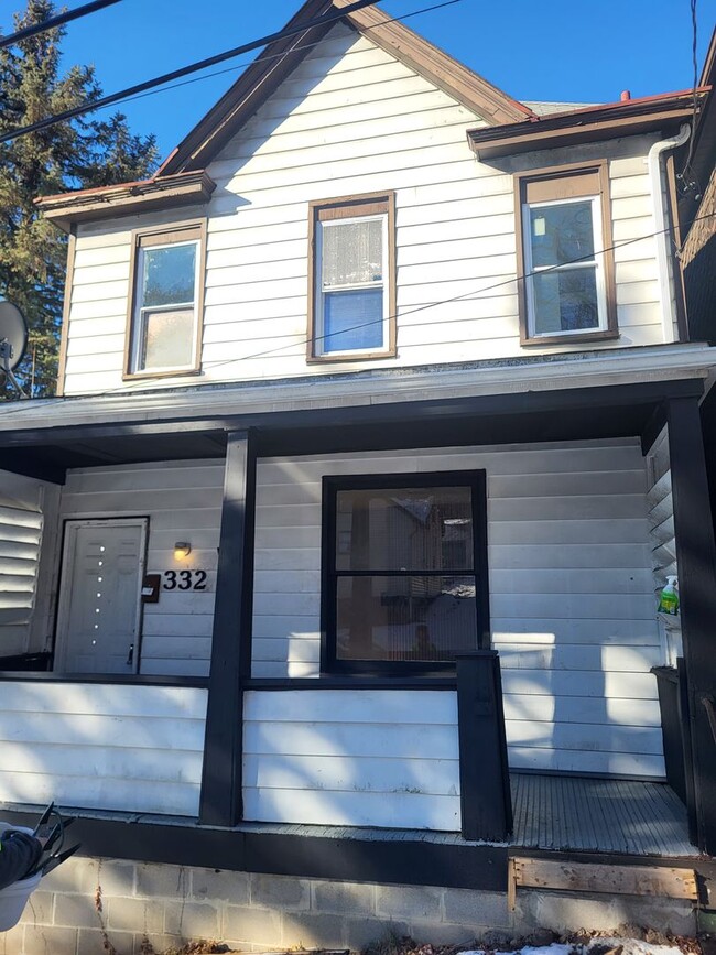 Newly renovated 2 bedroom house in Sheraden! - Newly renovated 2 bedroom house in Sheraden!