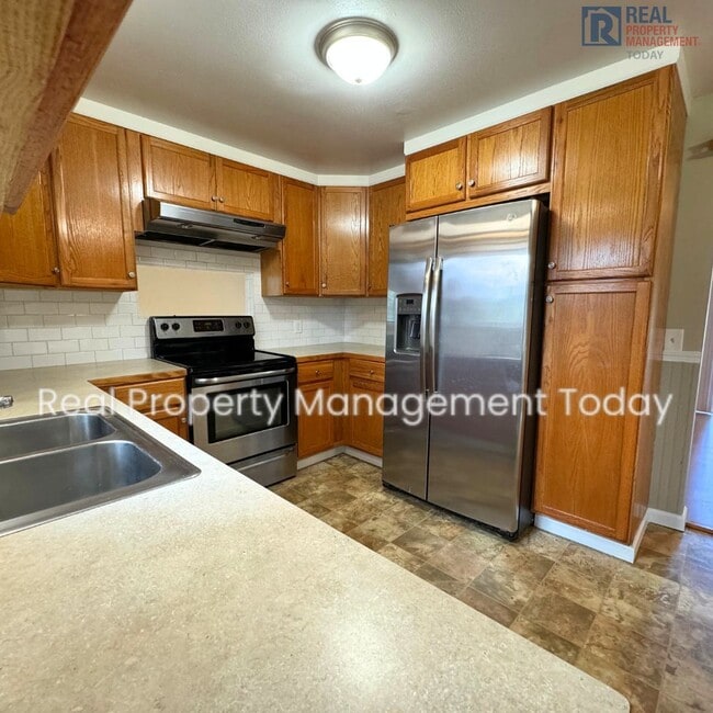 Photo - Spacious 5 Bedroom! Move In Ready!