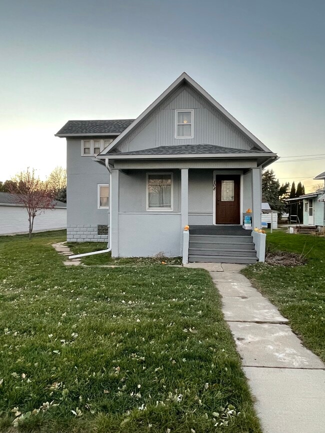 Photo - 108 N Main St