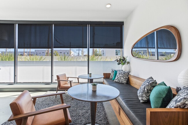 Leasing Lounge Seating