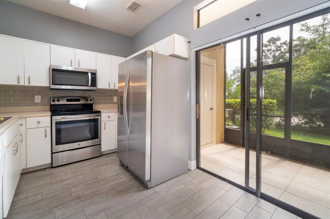 Photo - 6037 Scotchwood Glen