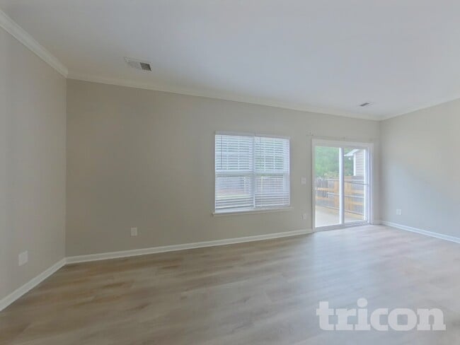 Photo - 369 Drooping Leaf Rd