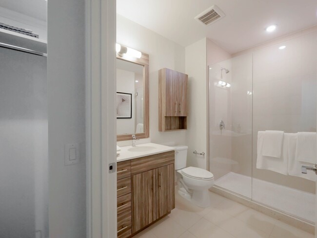 Photo - 430 E Ohio St