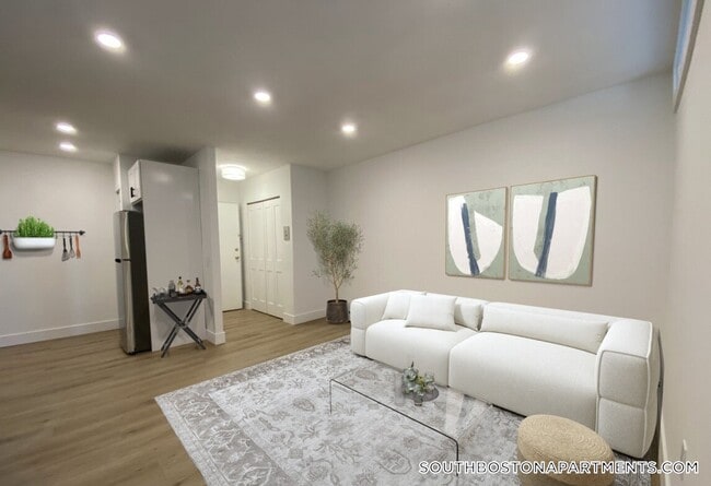 Building Photo - 740 E 7th St Unit 20