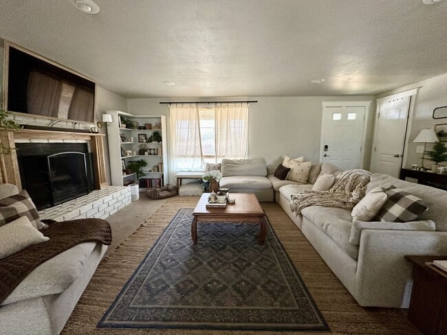 Photo - 875 42nd St