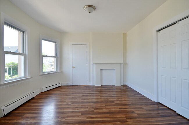 135 Lord Ave Unit 2