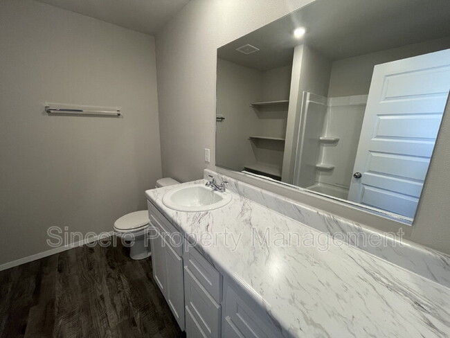 Photo - 691 N Redbud Ave House