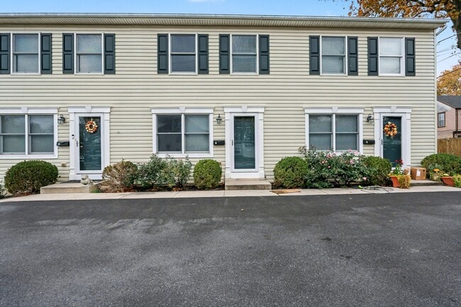 Building Photo - 812 Market St Unit B