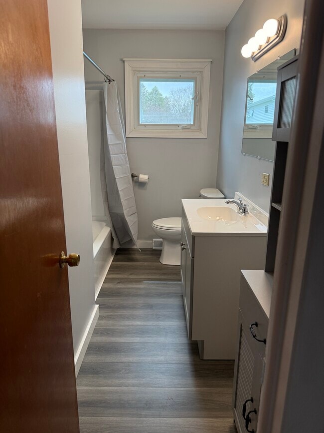 Building Photo - 2 Sunrise Dr Unit 2 Sunrise Drive