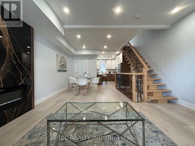 Photo - 18 Connaught Ave