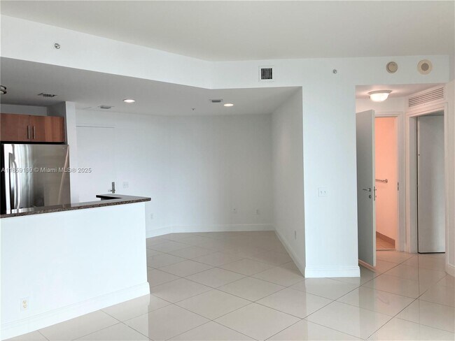 Photo - 300 S Biscayne Blvd Unidad T-3005