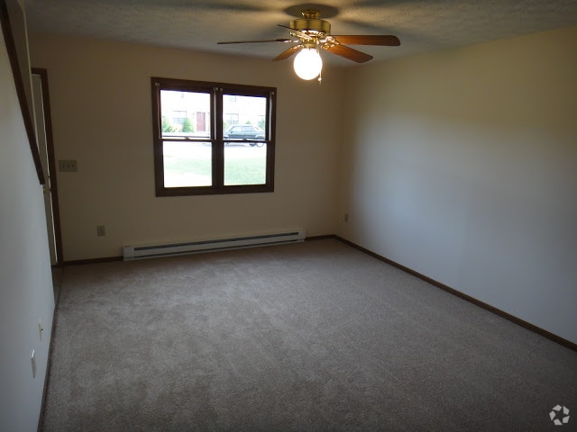 Building Photo - 1535 Hawk Cir Unit D Rental