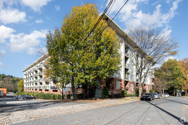 Building Photo - 1101 W 1st St Rental