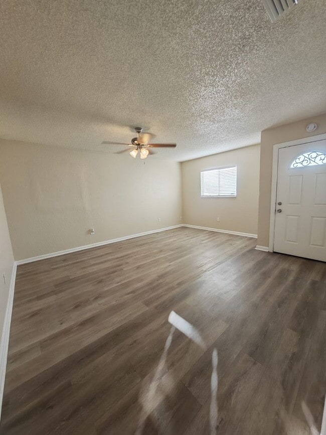 Photo - 1120 Union St S