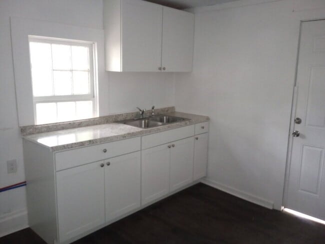 Photo - 1 Bedroom 1 Bath in Clinton, SC