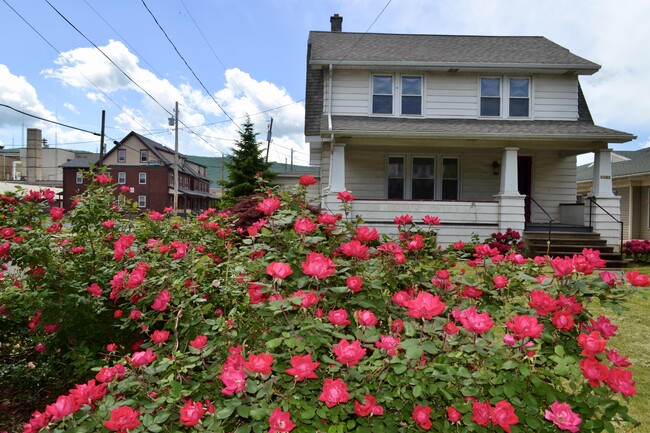 Photo - 1101 W 4th St