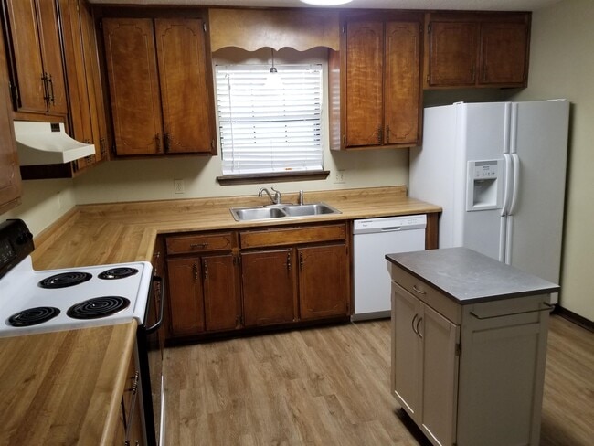Photo - 754 Silver Maple Dr