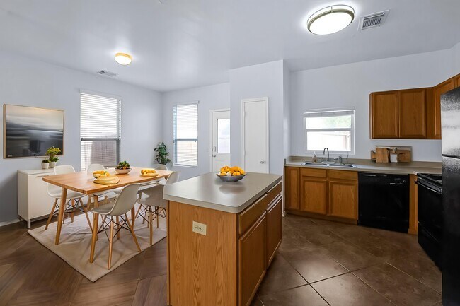 Photo - 6011 Midcrown Dr E