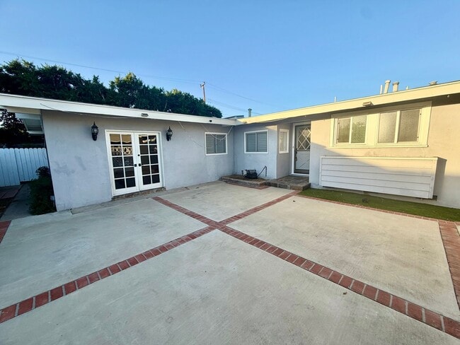 Photo - 4 Bedroom Beautiful Tustin Cul-De-Sac Home