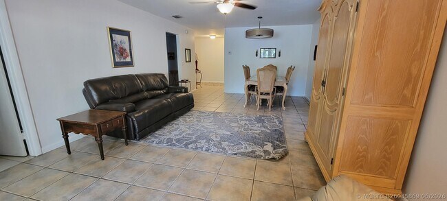 12738 Peconic Ct