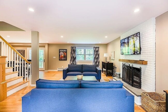 Photo - 806 Storrs Rd